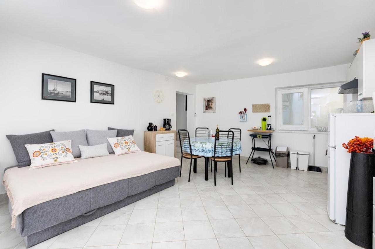 Apartment Oleander Малинска Экстерьер фото